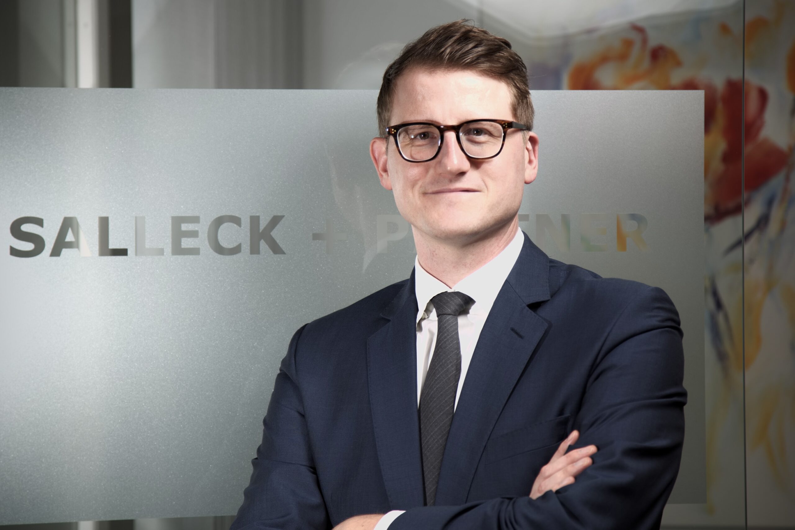 Benedikt Salleck ist Rechtsanwalt für Wirtschaftsrecht und Unternehmensrecht bei Salleck und Partner in Erlangen